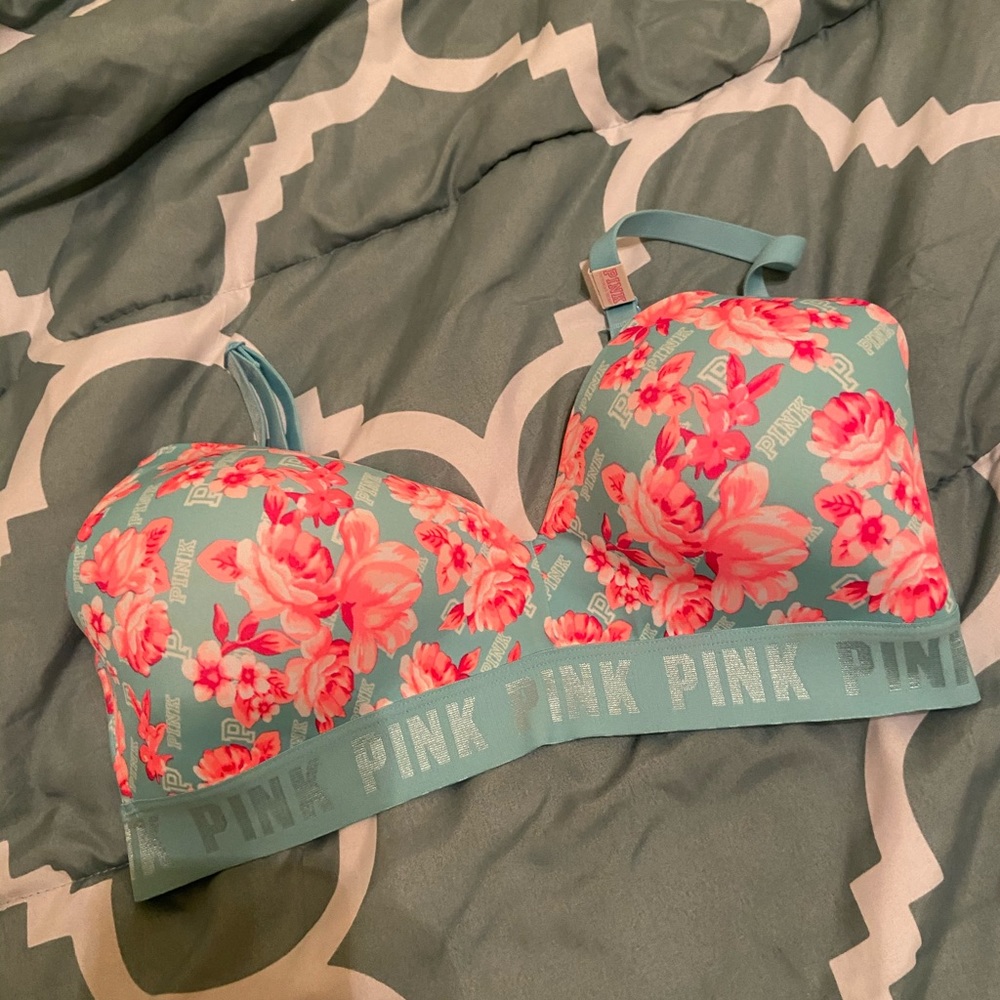 NWT Victoria’s Secret Wireless Lightly-Lined Bra